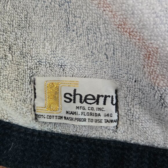 Vintage Beach Towel 70s 80s Woman Girl Sunglasses Wildwood New Jersey 30"x 60" - Picture 2 of 9